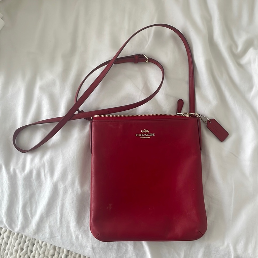 Coach cross-body purse in good condition!
